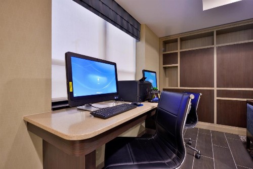 Holiday Inn New York-JFK Airport Area - image 6