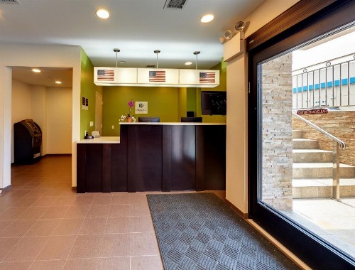 Hillside Hotel - image 10