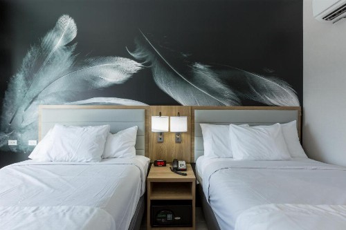 Hotel Ninety Five - JFK Airport - image 10
