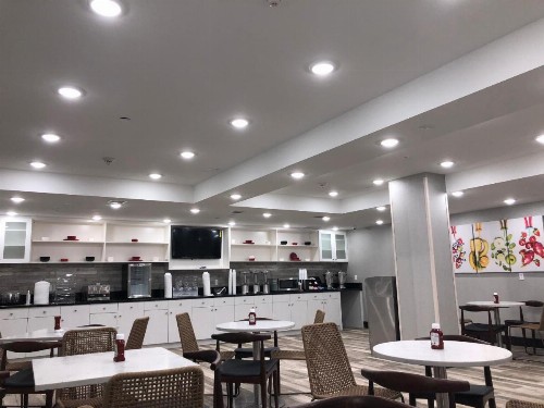 Hotel Ninety Five - JFK Airport - image 3