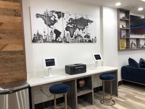 Hotel Ninety Five - JFK Airport - image 6