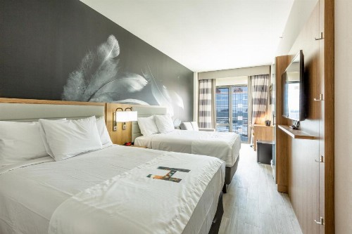 Hotel Ninety Five - JFK Airport - image 9