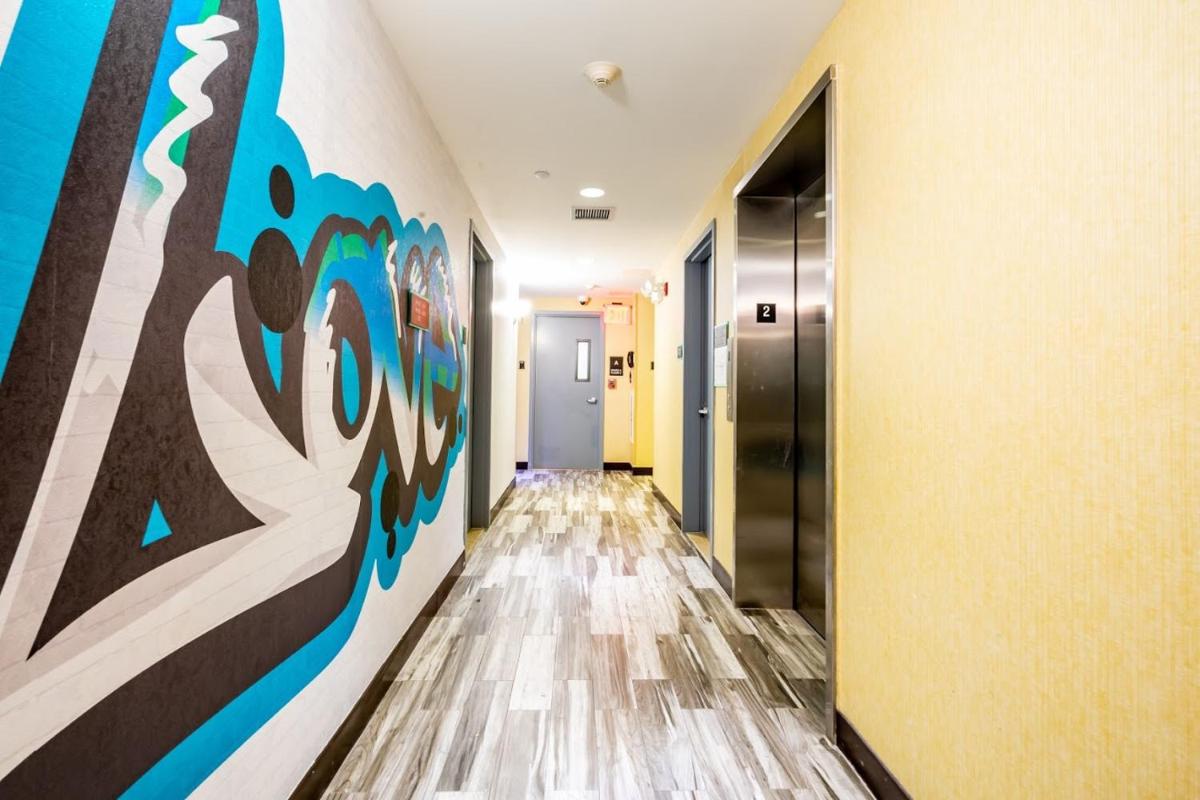 Airport Plaza Hotel JFK Airport - image 6