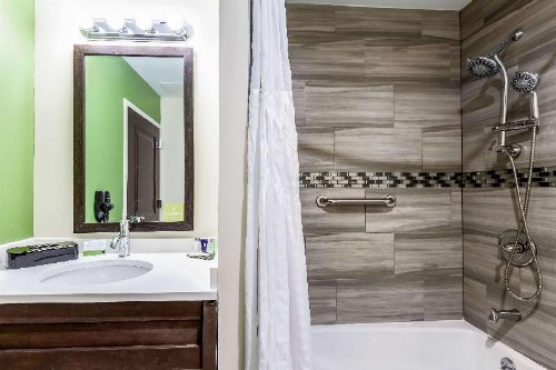 Sleep Inn & Suites near JFK Air Train - image 5