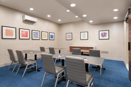 Holiday Inn Express - Jamaica - JFK AirTrain - NYC an IHG Hotel - image 12