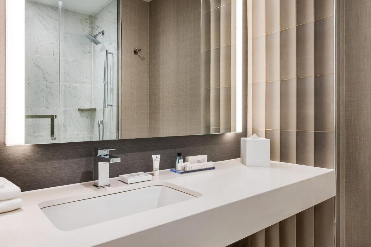 Marriott New York JFK Airport - image 3
