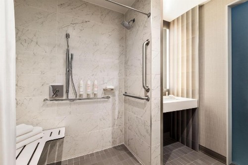 Marriott New York JFK Airport - image 9