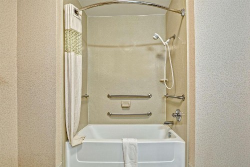 Hampton Inn Quincy - image 11