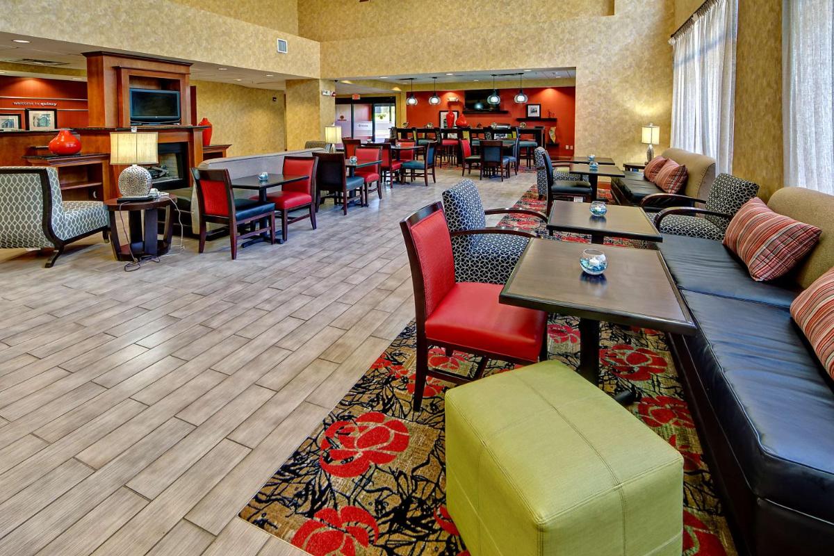 Hampton Inn Quincy - image 3