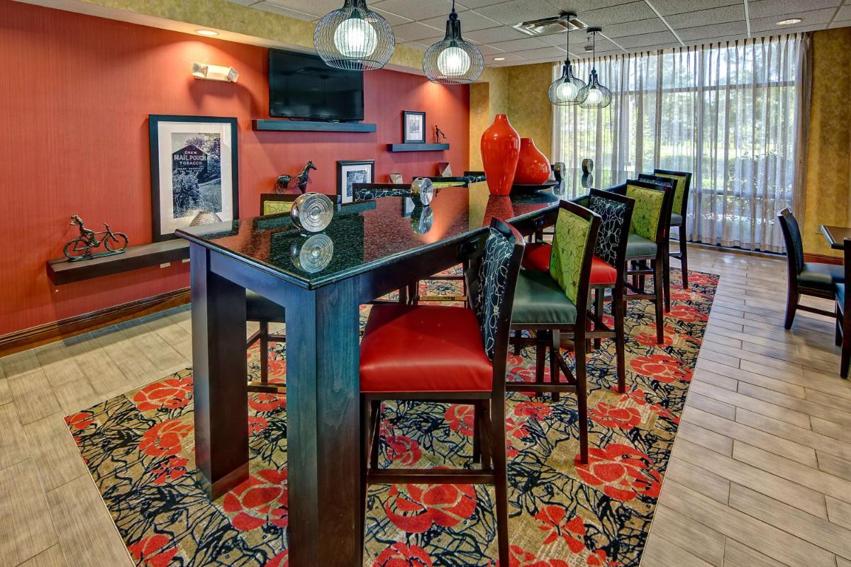 Hampton Inn Quincy - image 6