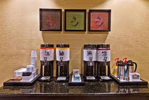 Hampton Inn Quincy - image 8