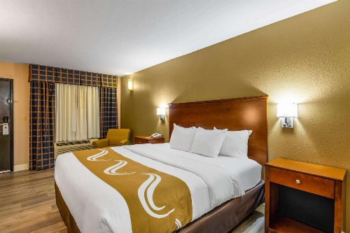 Quality Inn - image 16