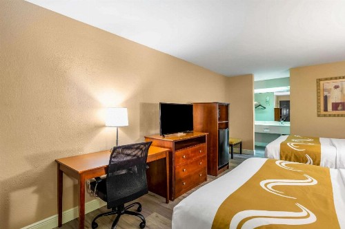 Quality Inn - image 18