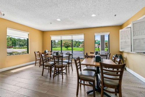 Quality Inn - image 2