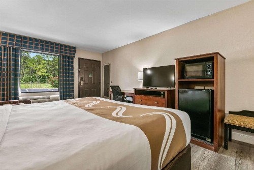 Quality Inn - image 21