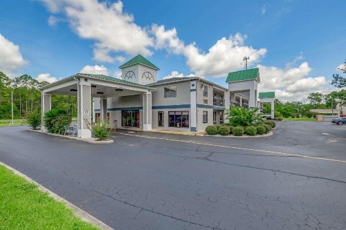 Quality Inn - image 23