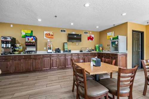 Quality Inn - image 28
