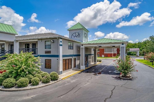 Quality Inn - image 30