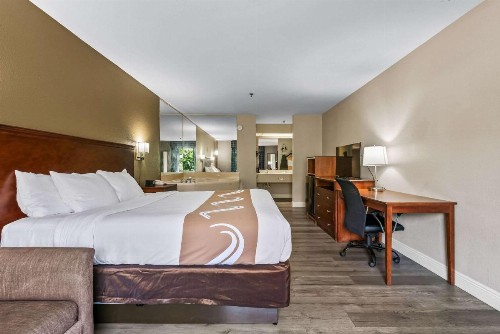 Quality Inn - image 39