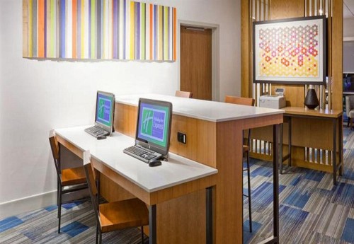Holiday Inn Express & Suites Quincy I-10 an IHG Hotel - image 17