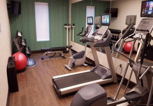 Holiday Inn Express & Suites Quincy I-10 an IHG Hotel - image 3