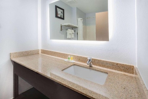 Comfort Inn Quincy - image 30