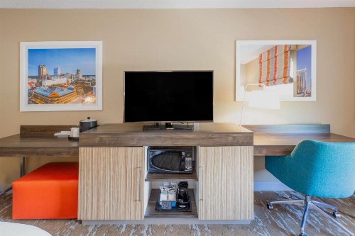 Hampton Inn & Suites Raleigh/Cary I-40 (PNC Arena) - image 20