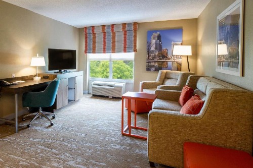 Hampton Inn & Suites Raleigh/Cary I-40 (PNC Arena) - image 22