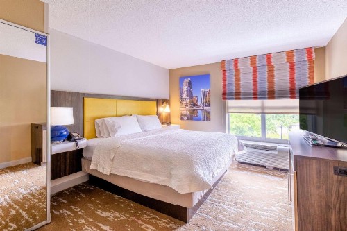 Hampton Inn & Suites Raleigh/Cary I-40 (PNC Arena) - image 23