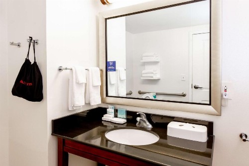 Hampton Inn & Suites Raleigh/Cary I-40 (PNC Arena) - image 29