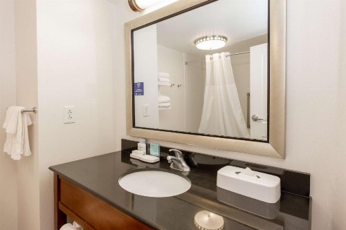Hampton Inn & Suites Raleigh/Cary I-40 (PNC Arena) - image 37
