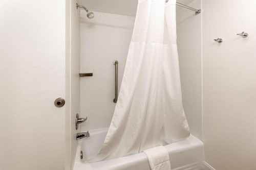 Hampton Inn & Suites Raleigh/Cary I-40 (PNC Arena) - image 38