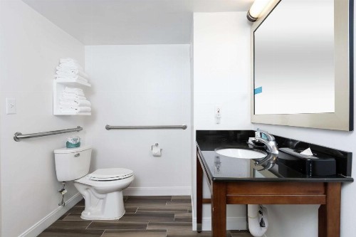 Hampton Inn & Suites Raleigh/Cary I-40 (PNC Arena) - image 44