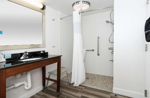 Hampton Inn & Suites Raleigh/Cary I-40 (PNC Arena) - image 45