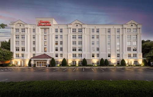 Hampton Inn & Suites Raleigh/Cary I-40 (PNC Arena) - image 5