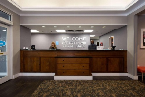 Hampton Inn & Suites Raleigh/Cary I-40 (PNC Arena) - image 6