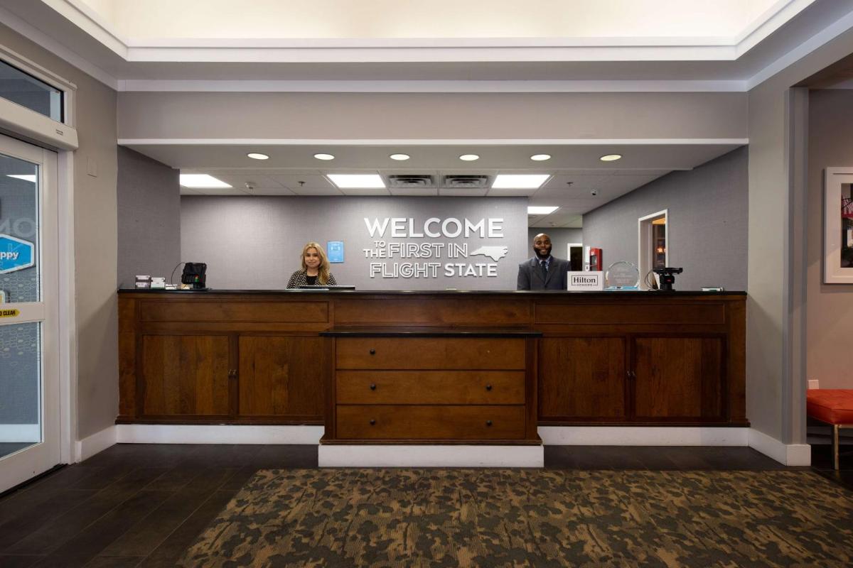 Hampton Inn & Suites Raleigh/Cary I-40 (PNC Arena) - image 6