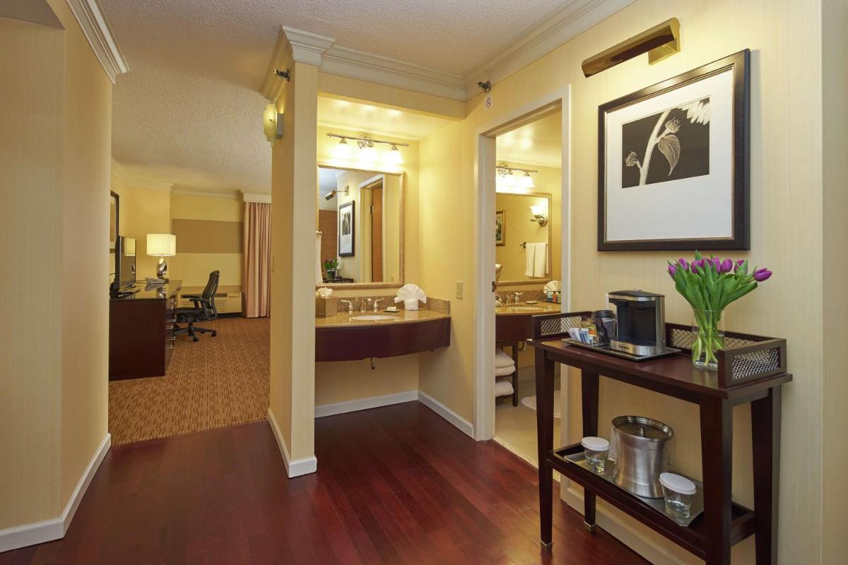 Hilton Raleigh North Hills - image 5
