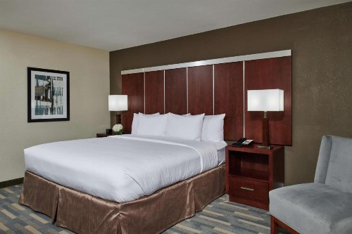 Doubletree By Hilton Raleigh Crabtree Valley - image 10