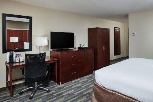 Doubletree By Hilton Raleigh Crabtree Valley - image 11