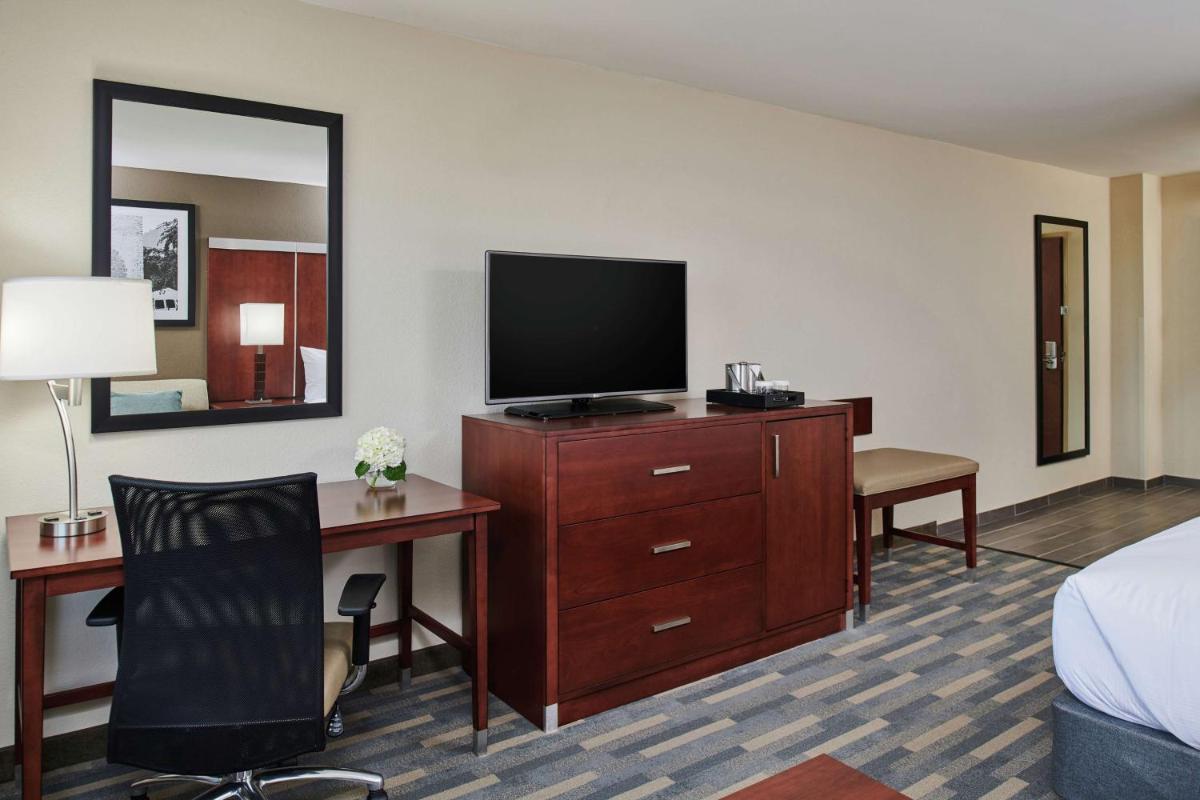 Doubletree By Hilton Raleigh Crabtree Valley - image 6