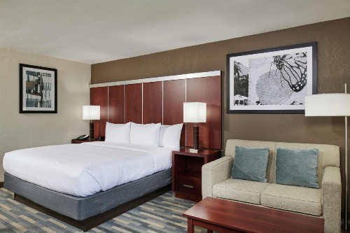 Doubletree By Hilton Raleigh Crabtree Valley - image 7