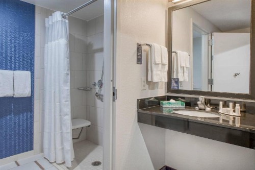 Fairfield Inn & Suites Raleigh Crabtree Valley - image 32