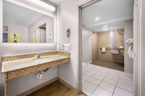 Days Inn by Wyndham Raleigh Midtown - image 10