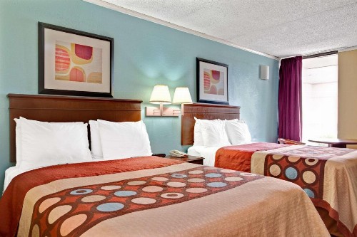 Super 8 Downtown Raleigh - image 12
