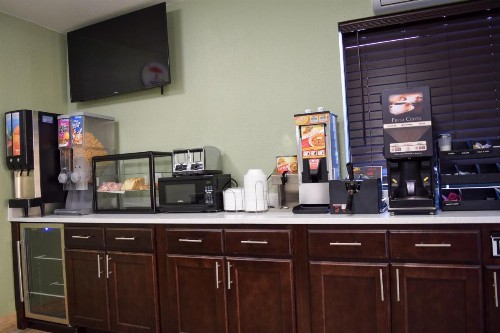 Super 8 Downtown Raleigh - image 22