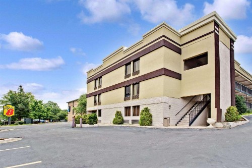 Super 8 Downtown Raleigh - image 4