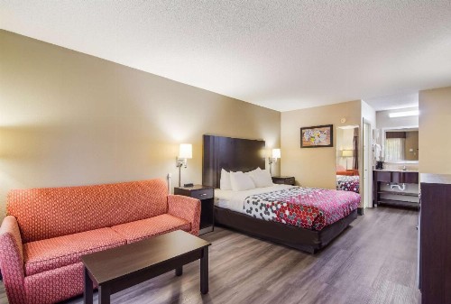 Econo Lodge South Garner - image 14