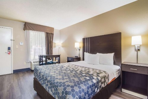 Econo Lodge South Garner - image 16