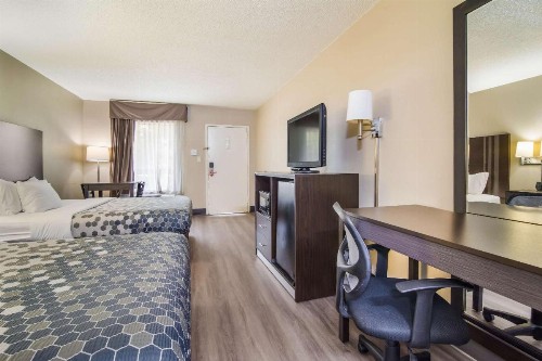 Econo Lodge South Garner - image 20